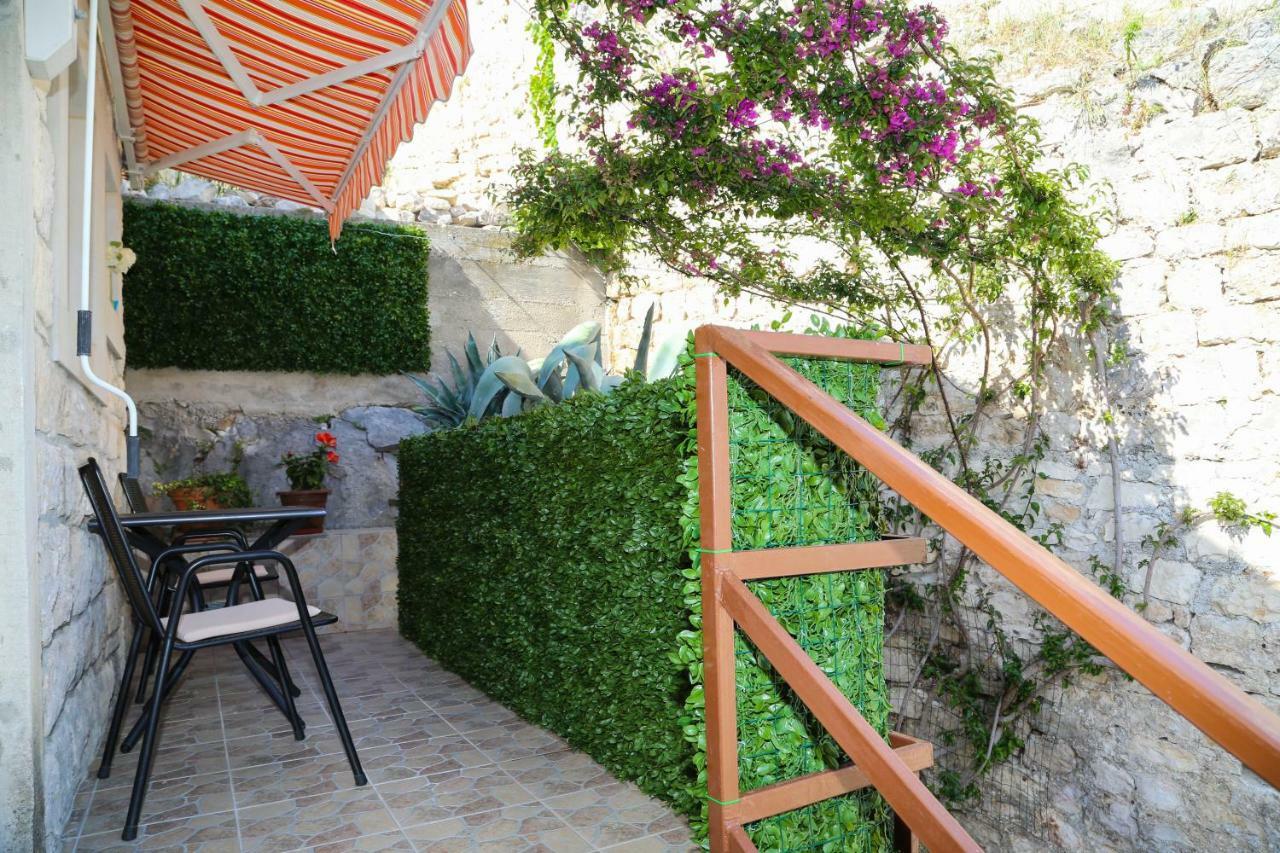 Apartments Seka Hvar Town Exterior foto